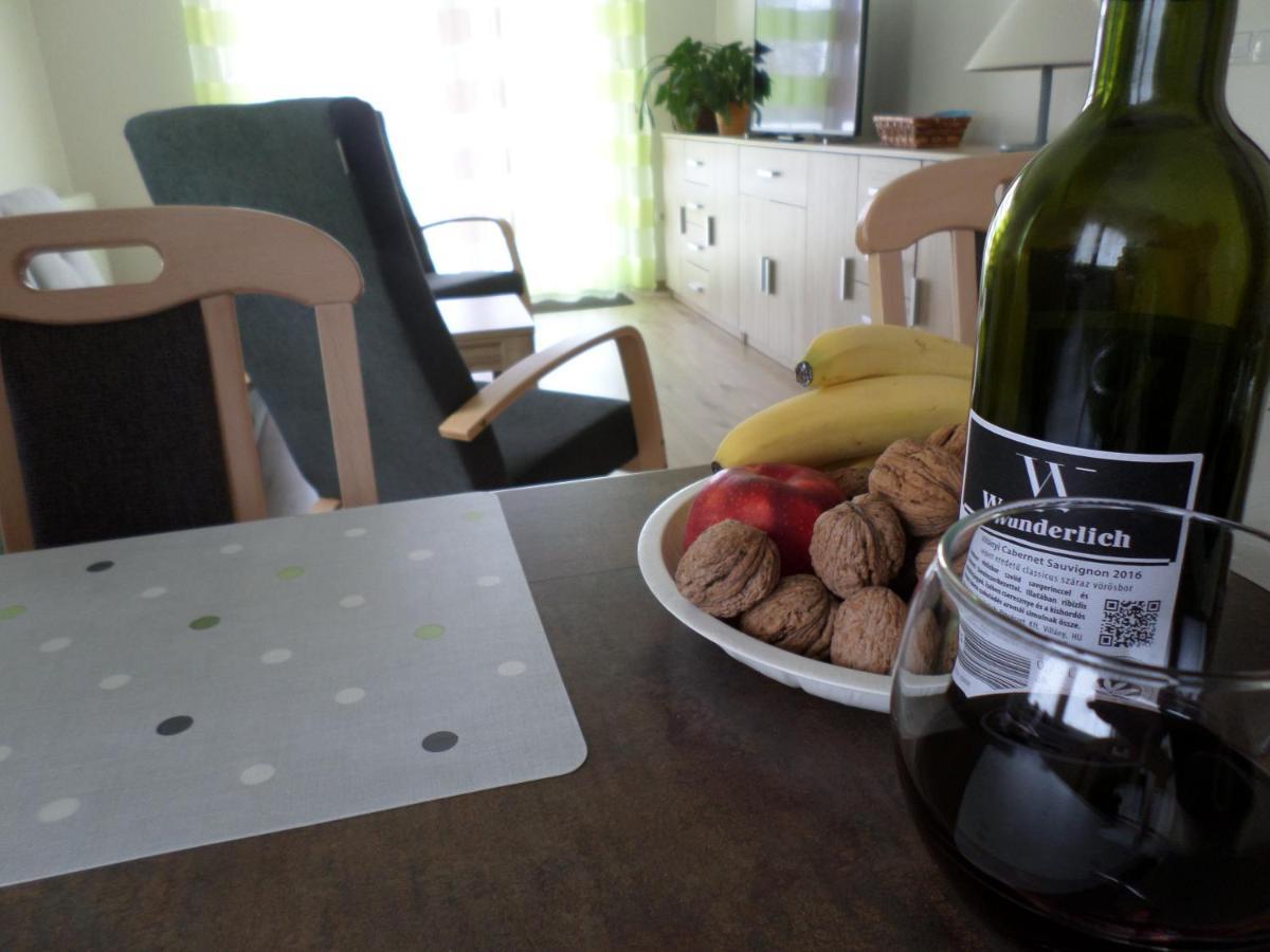 Lakoparki Apartman Veszprém Eksteriør billede
